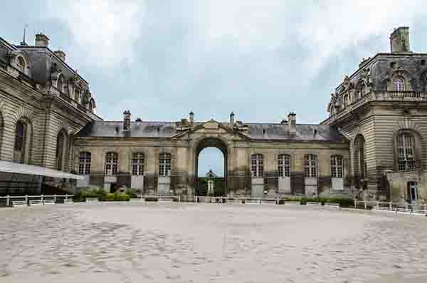 Francia - Chantilly 28 - Grandes Caballerizas y museo del Caballo.jpg